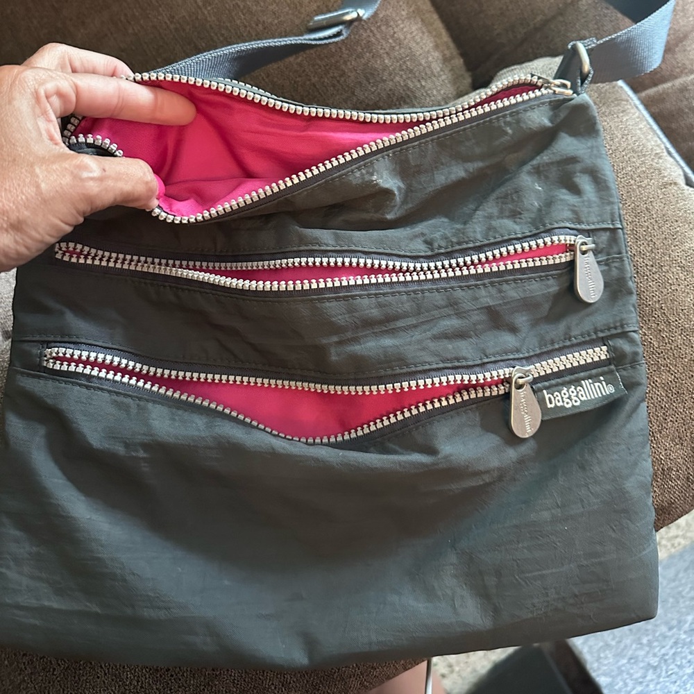 Baggallini adjustable crossbody, 4 zippered compartments, Hot Pink interior !